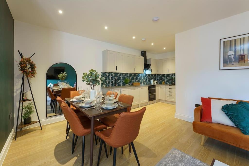 Lilyturf - 2 Bedroom Luxury Apartment By Mint Stays Бристол Екстериор снимка
