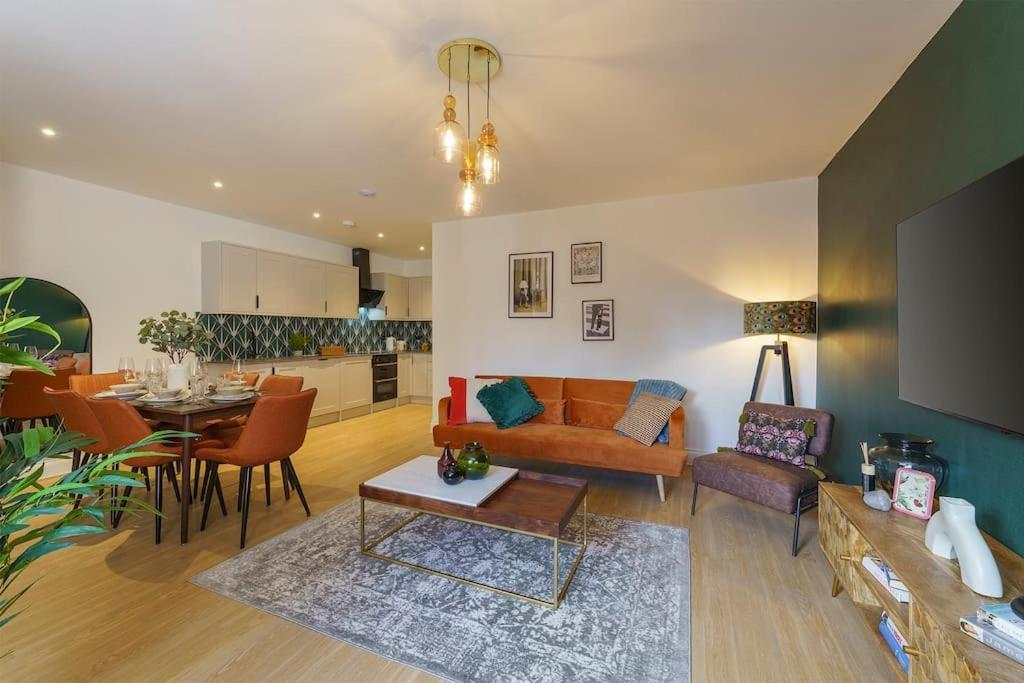 Lilyturf - 2 Bedroom Luxury Apartment By Mint Stays Бристол Екстериор снимка